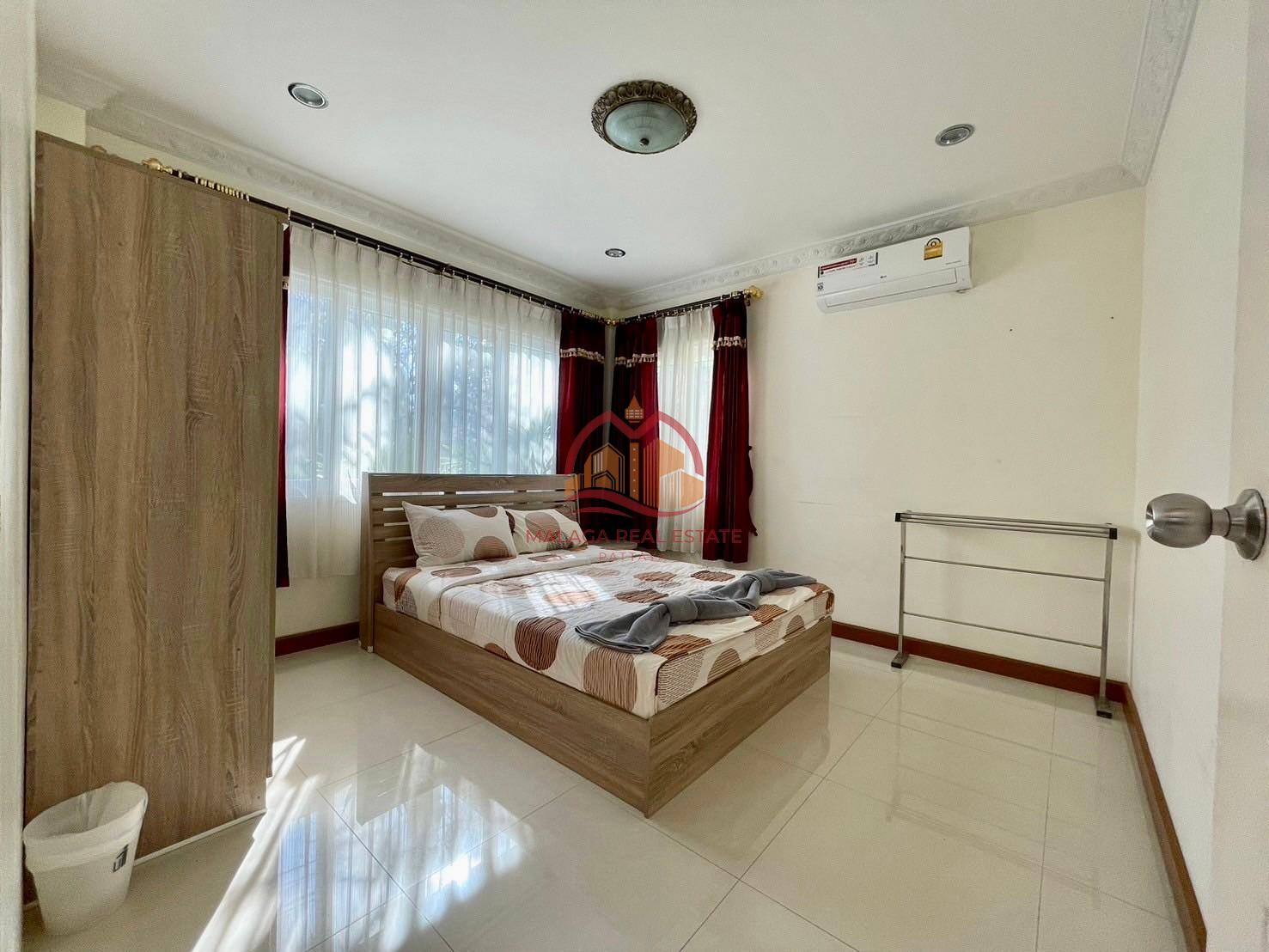 Private House for Sale on Thappraya Soi 15