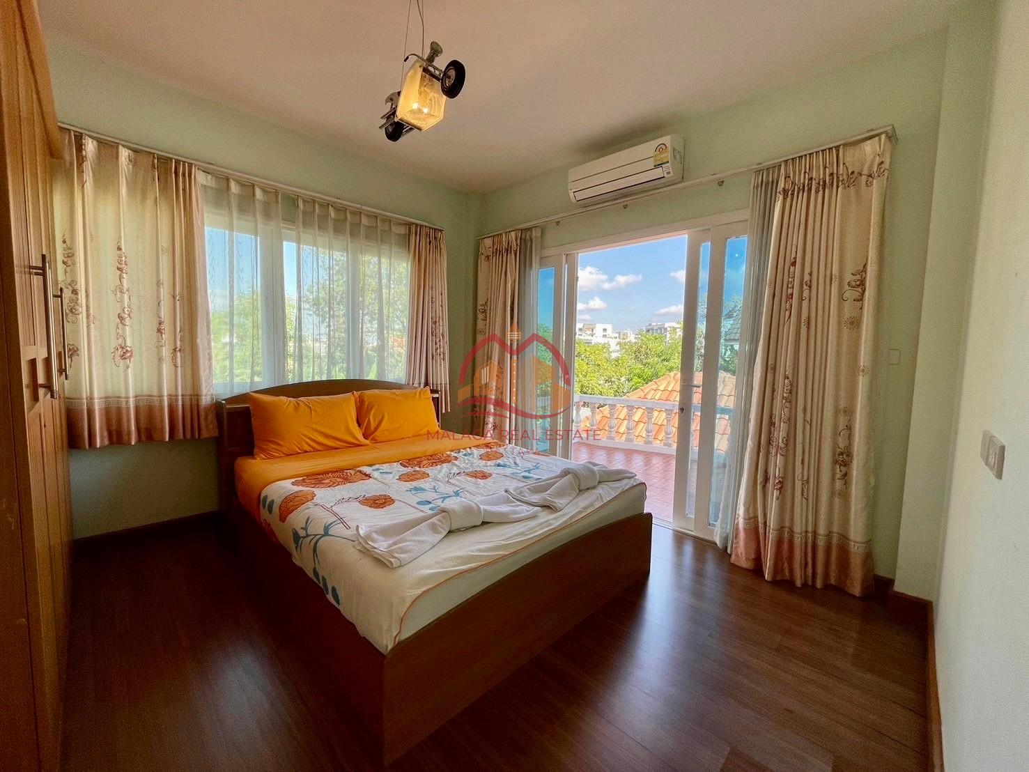 Private House for Sale on Thappraya Soi 15