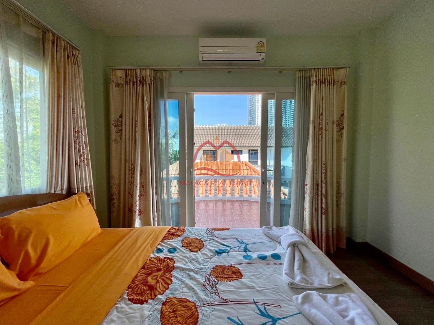 Private House for Sale on Thappraya Soi 15