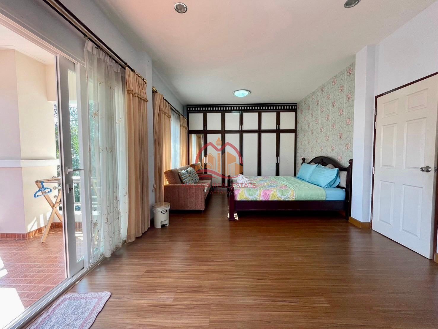 Private House for Sale on Thappraya Soi 15
