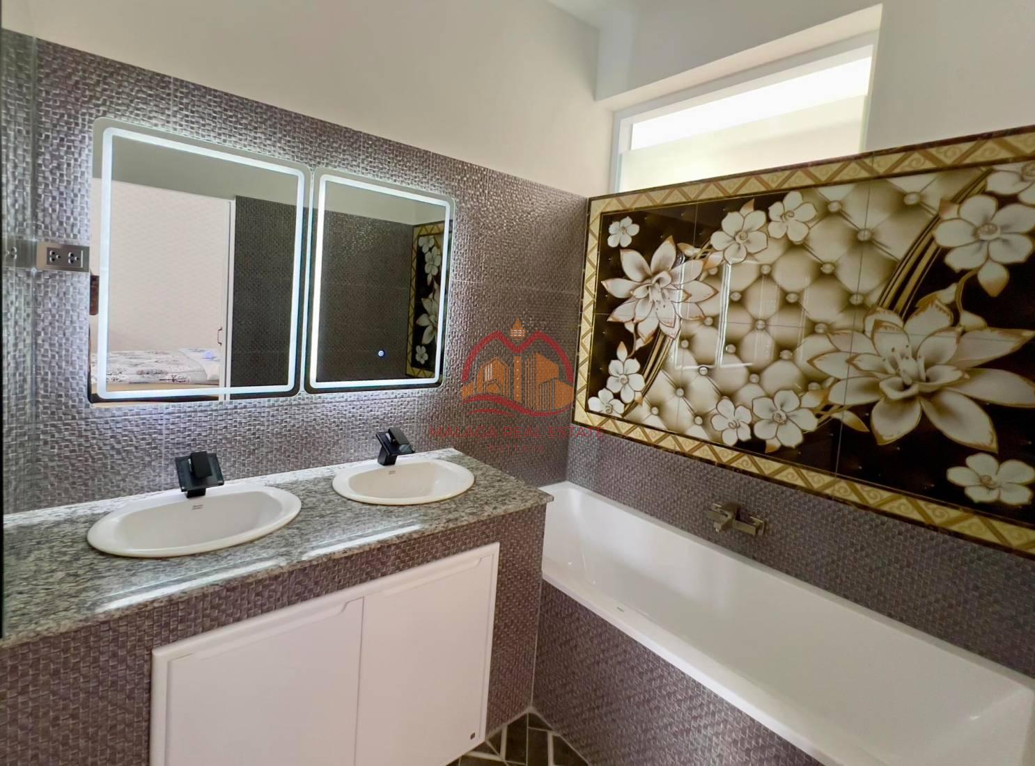Luxury 6 Bedrooms House on Pratumnak