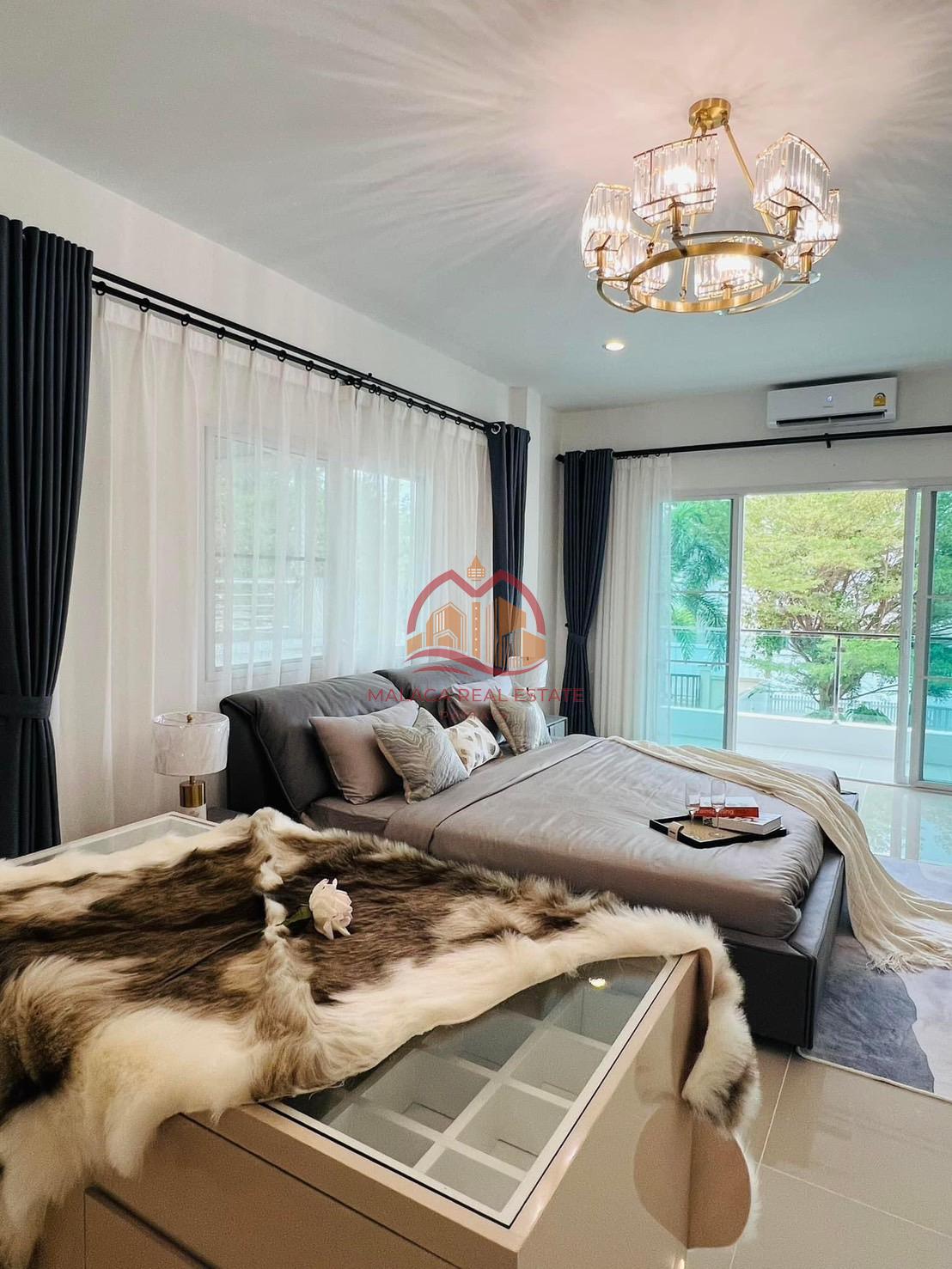 3 Bedrooms Family House