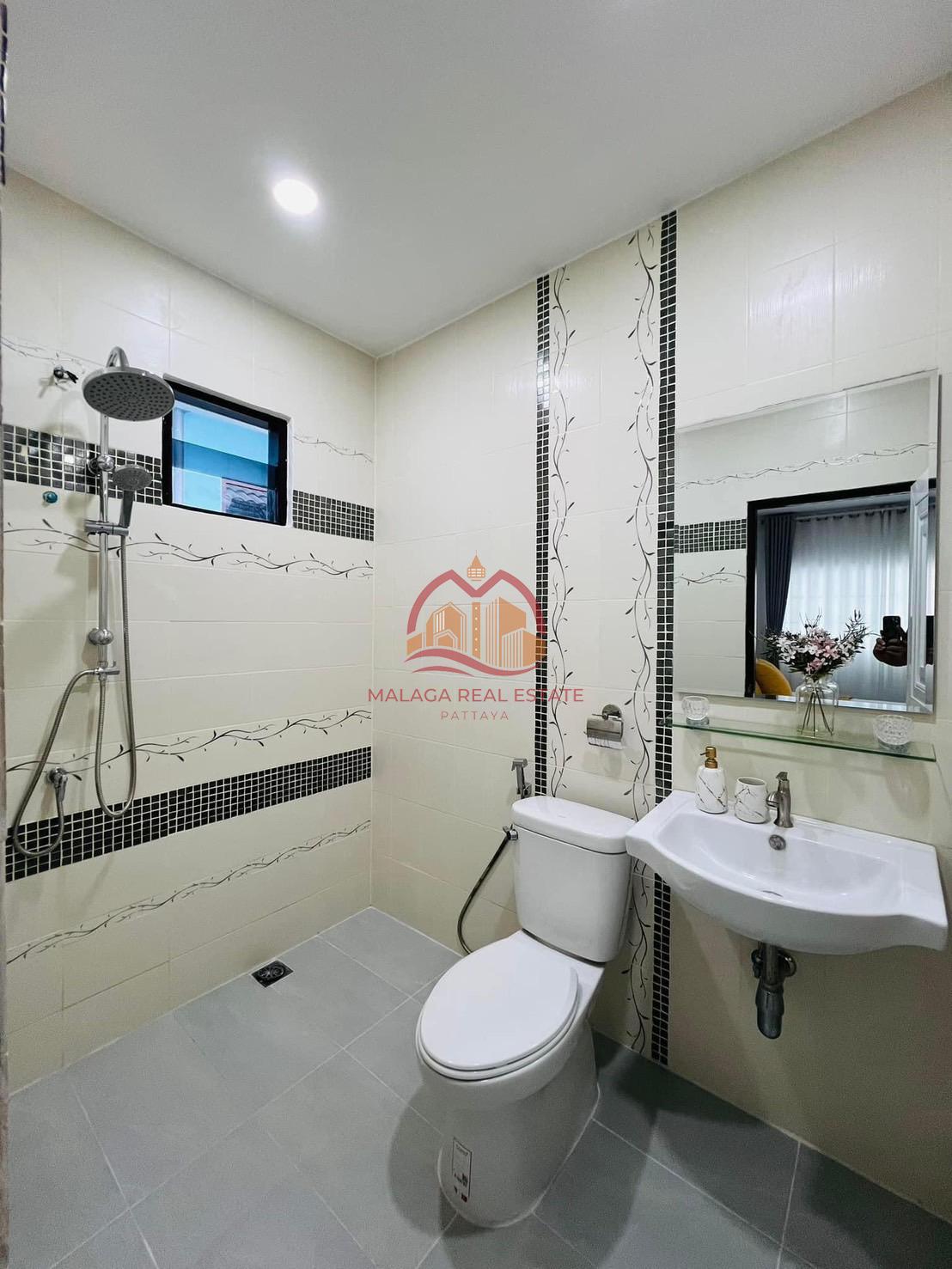 3 Bedrooms Family House at Mabprachan
