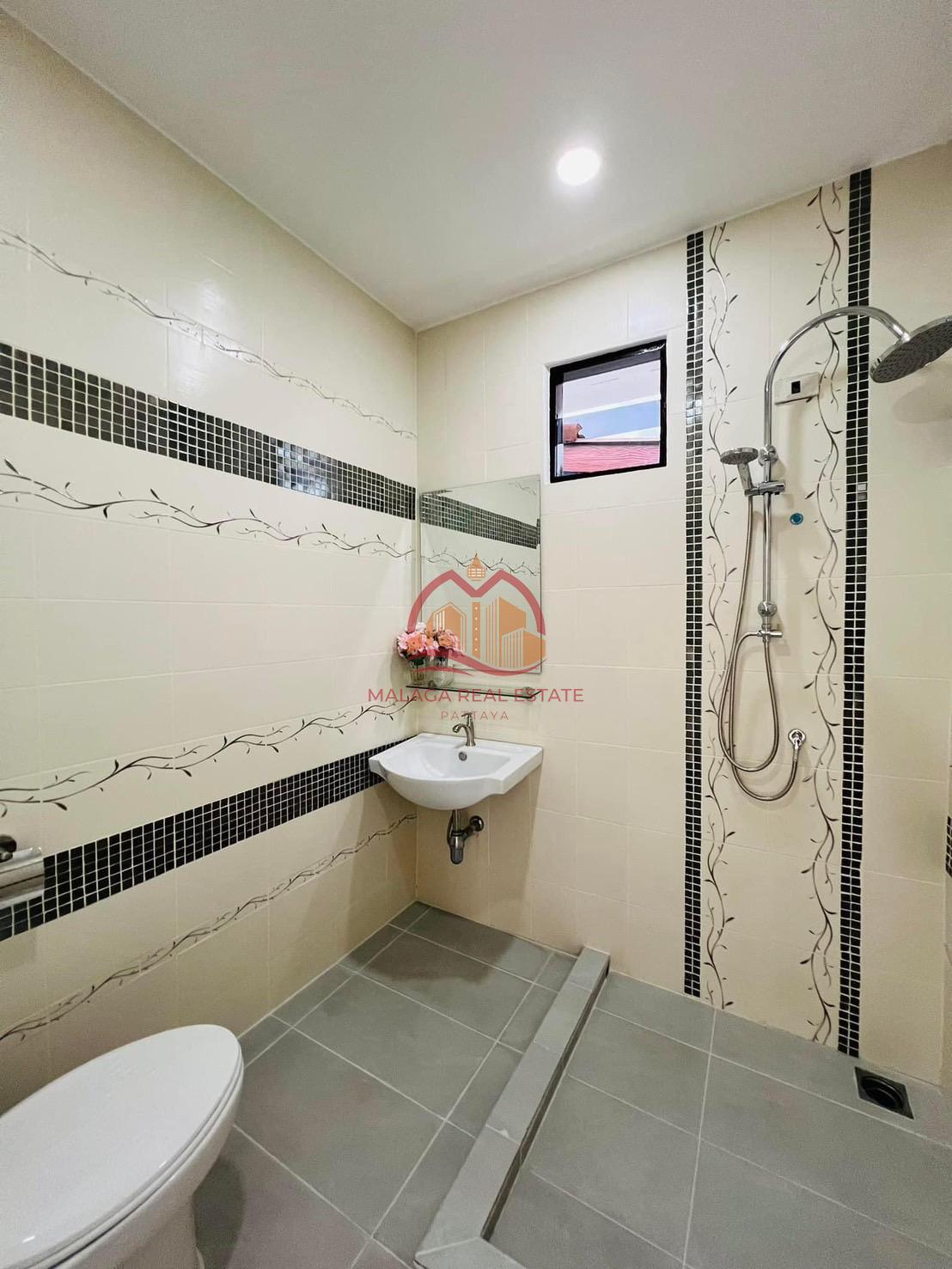 3 Bedrooms Family House at Mabprachan