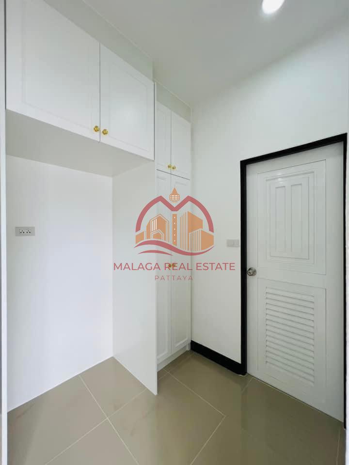 3 Bedrooms Family House at Mabprachan