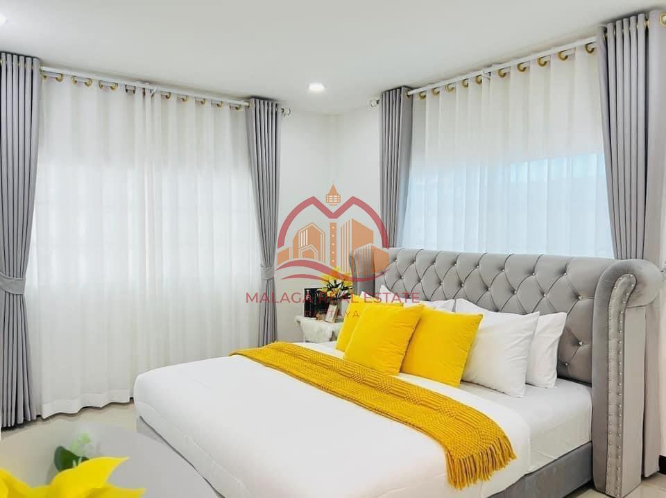 3 Bedrooms Family House at Mabprachan