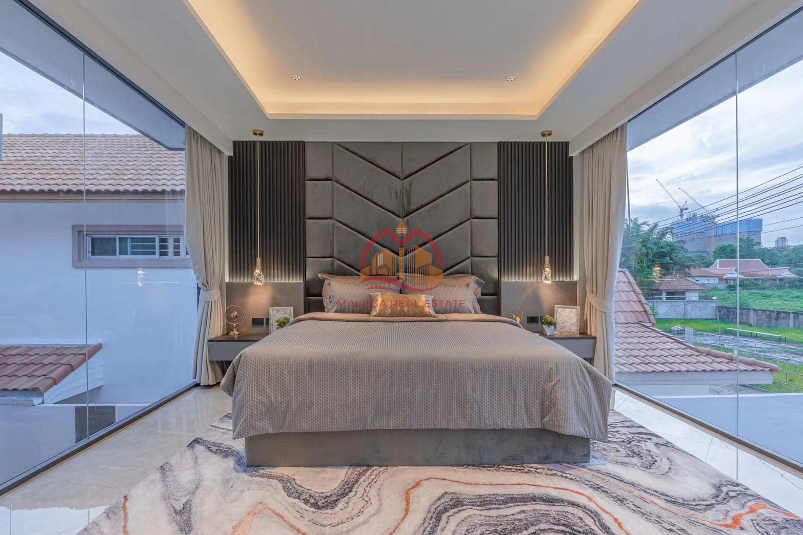 5 Bedrooms Modern Pool Villa