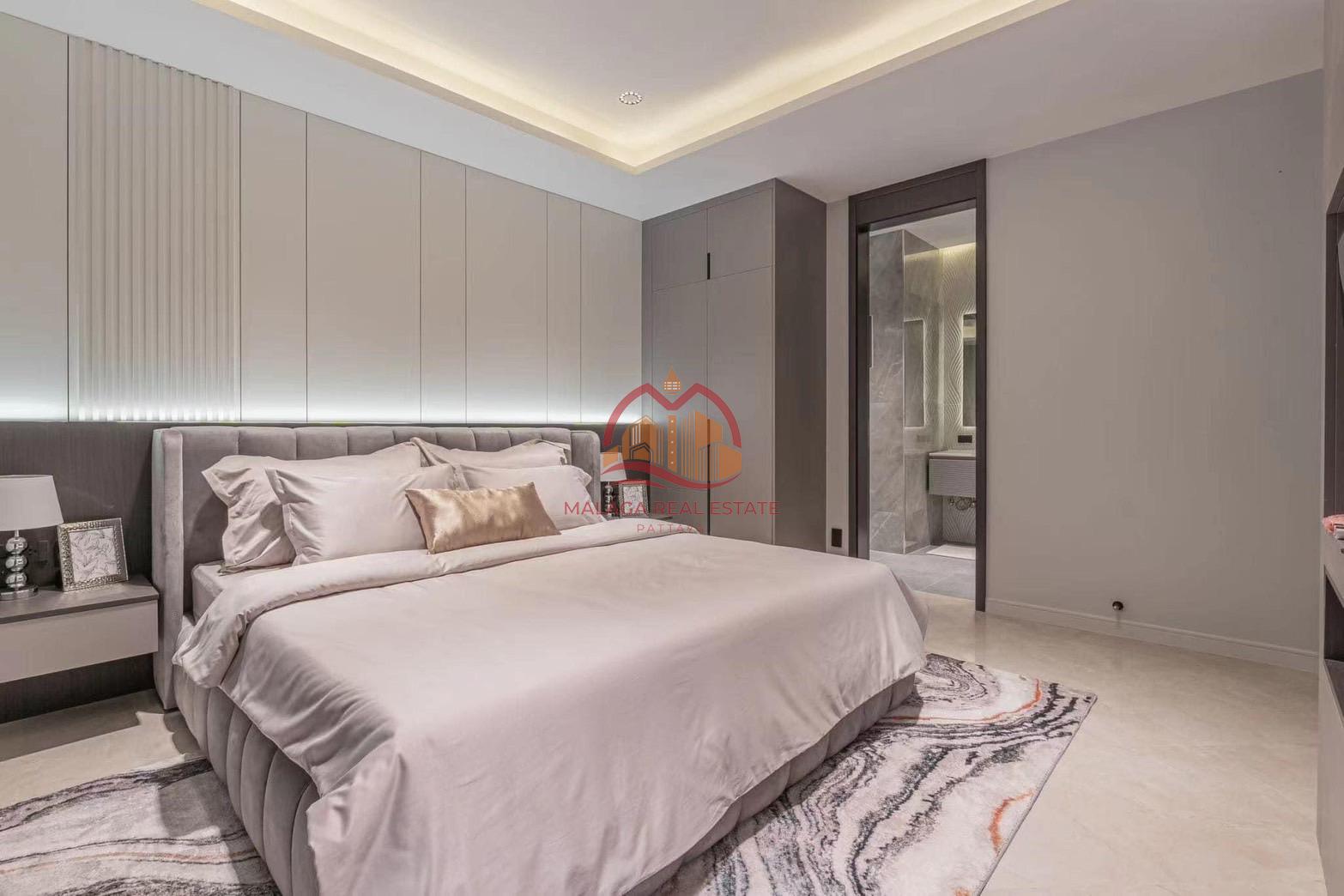 5 Bedrooms Modern Pool Villa