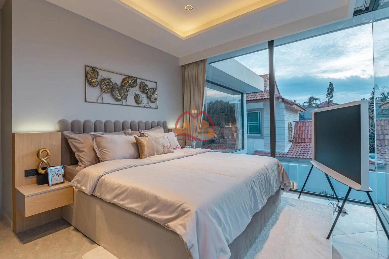 5 Bedrooms Modern Pool Villa