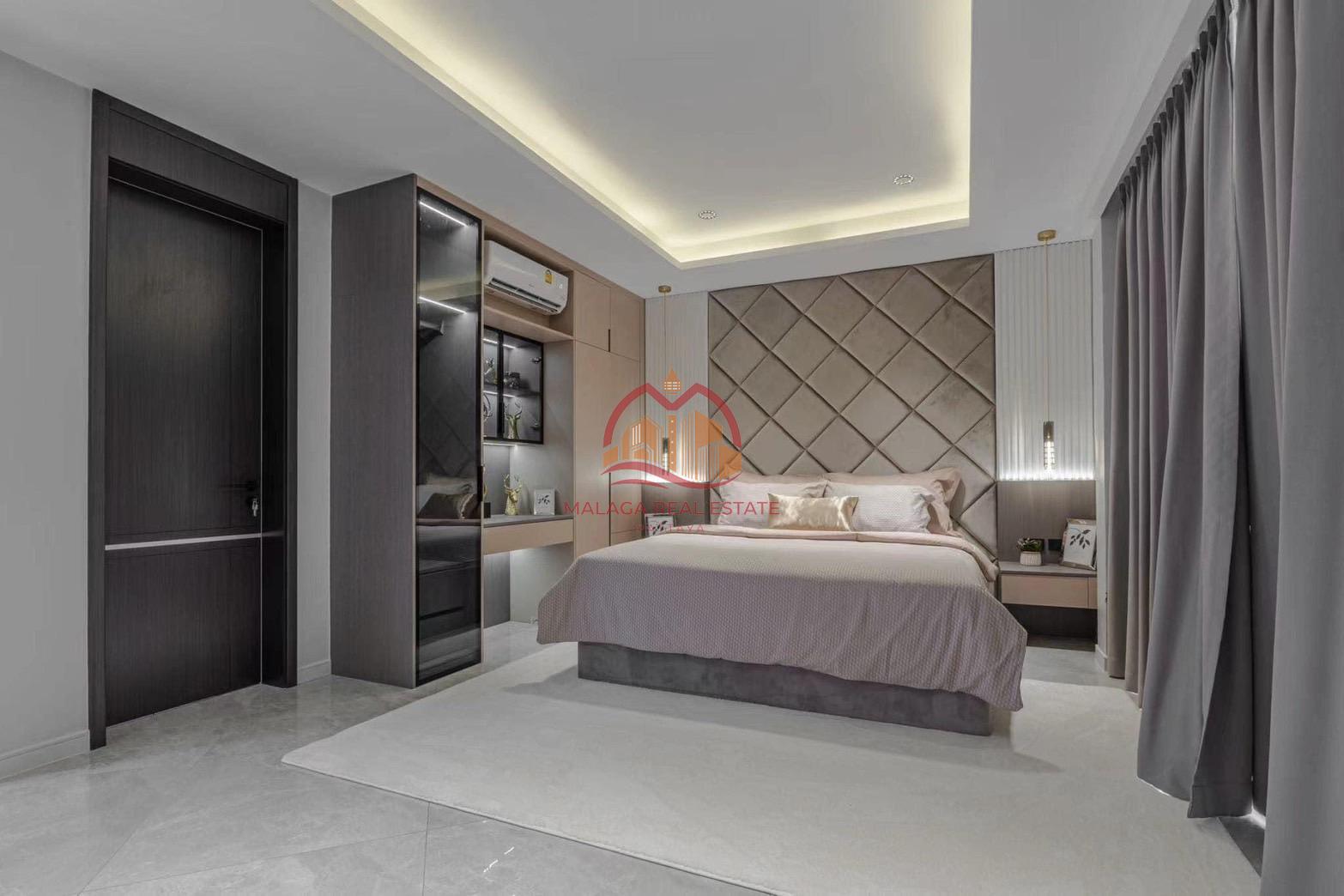 5 Bedrooms Modern Pool Villa