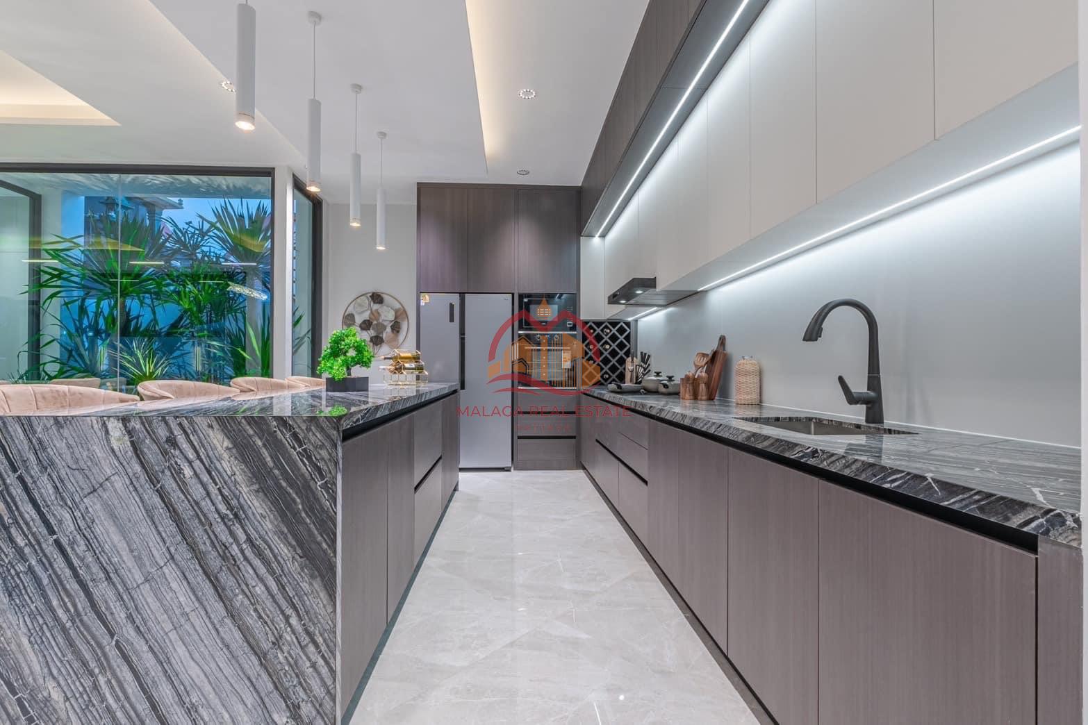 5 Bedrooms Luxury Modern Pool Villa