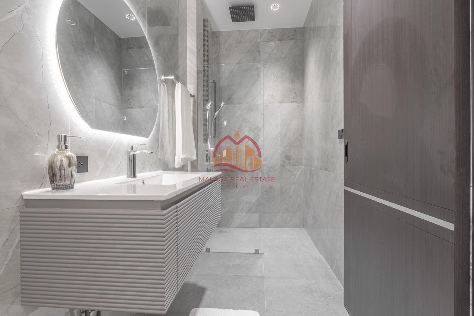 5 Bedrooms Luxury Modern Pool Villa