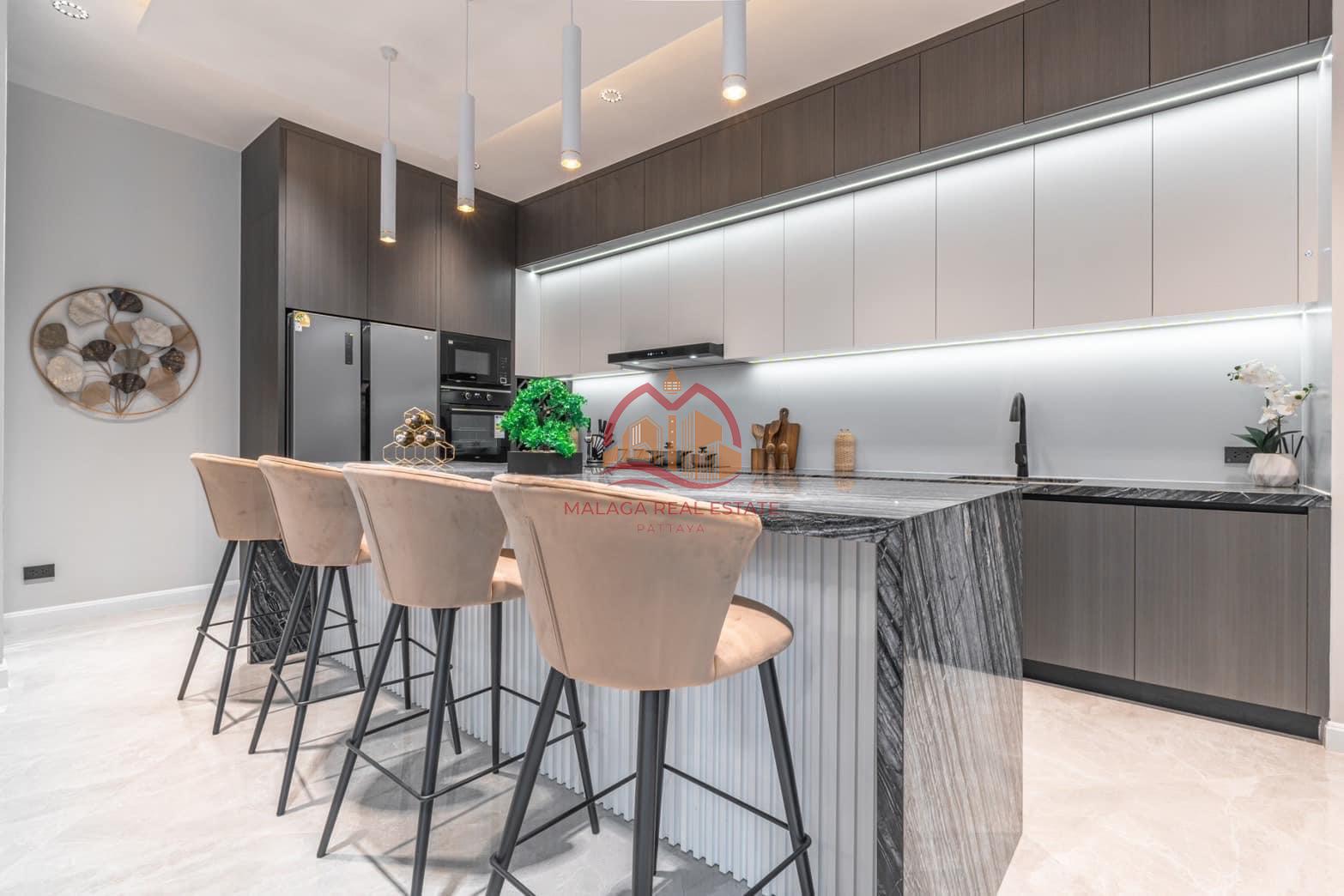 5 Bedrooms Luxury Modern Pool Villa