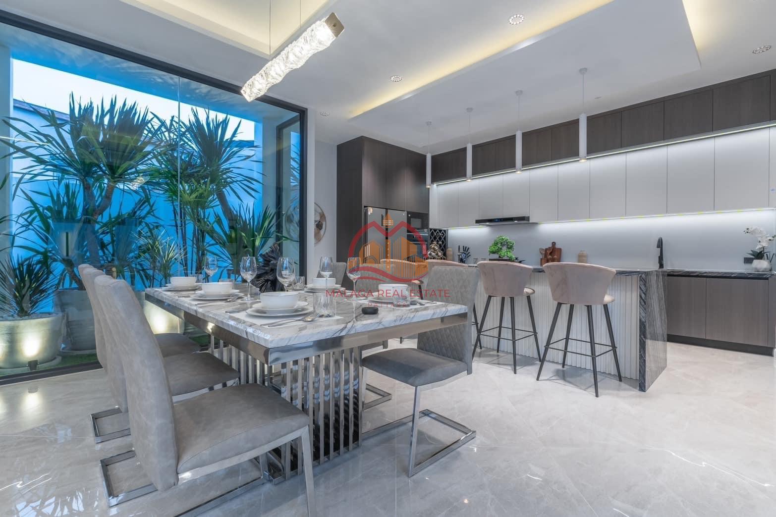 5 Bedrooms Luxury Modern Pool Villa