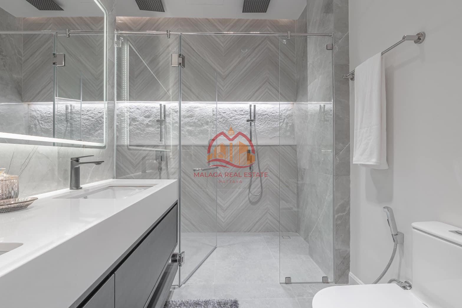 5 Bedrooms Luxury Modern Pool Villa