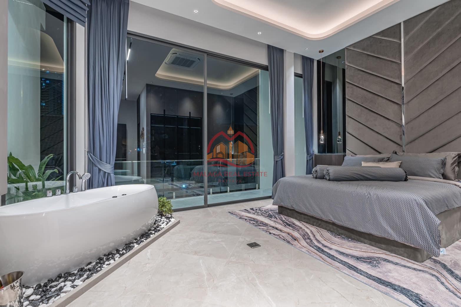 5 Bedrooms Luxury Modern Pool Villa