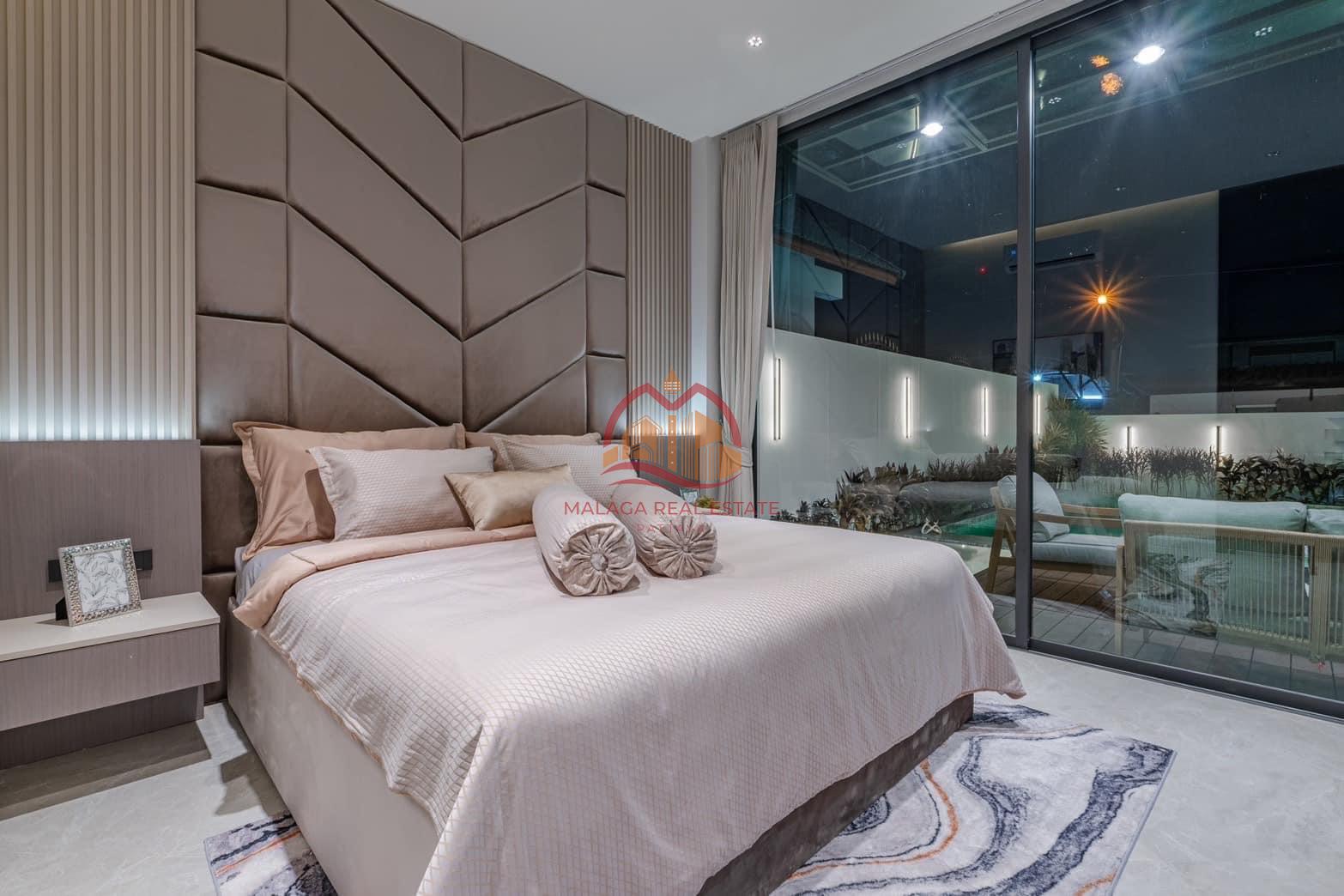 5 Bedrooms Luxury Modern Pool Villa