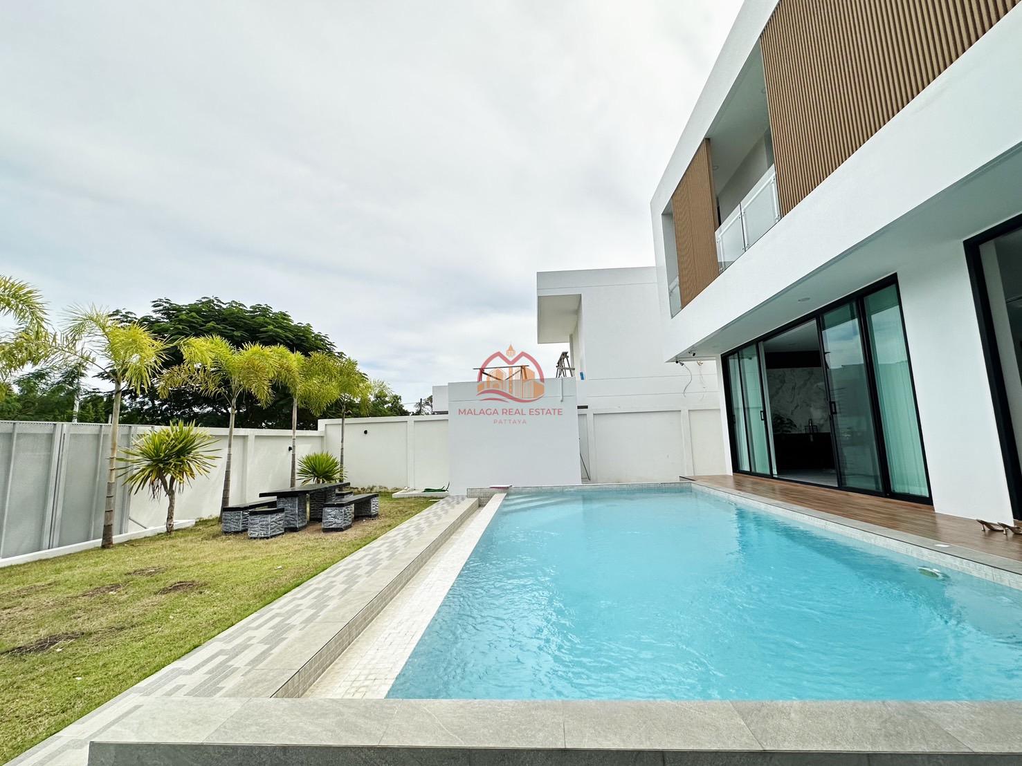 4 Bedrooms Luxury Modern Pool Villa