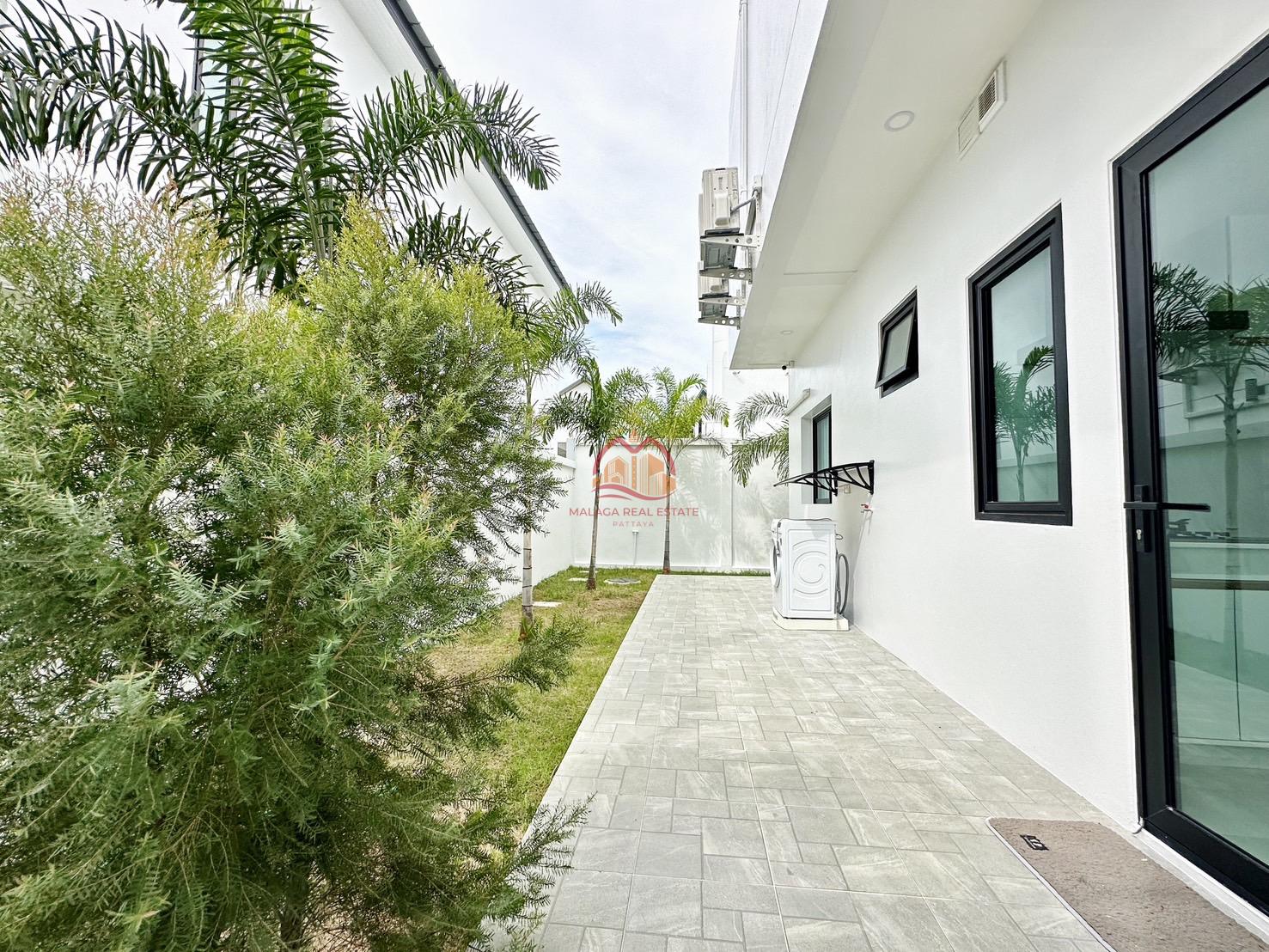 4 Bedrooms Luxury Modern Pool Villa