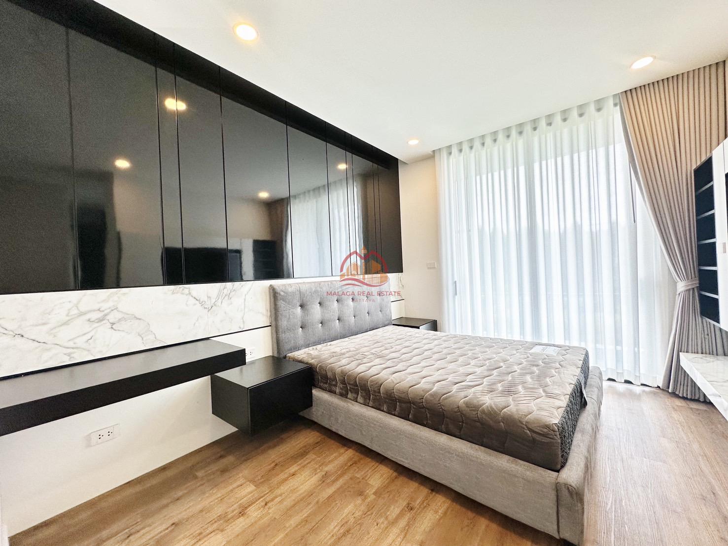 4 Bedrooms Luxury Modern Pool Villa