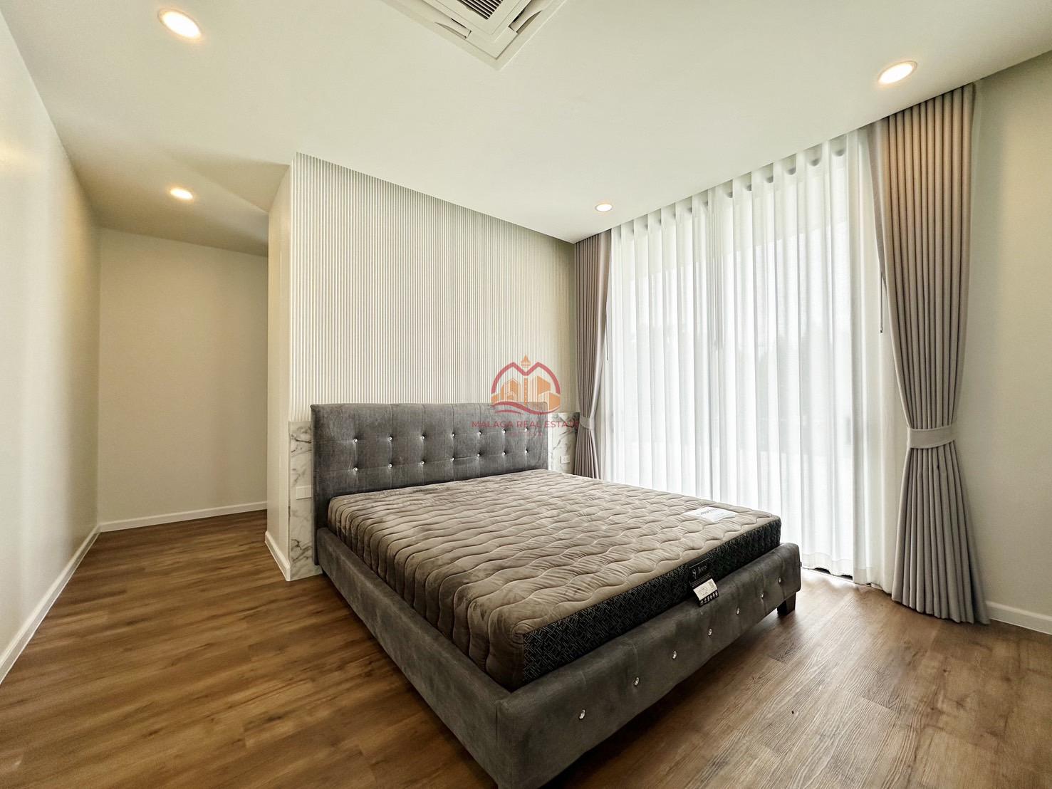 4 Bedrooms Luxury Modern Pool Villa