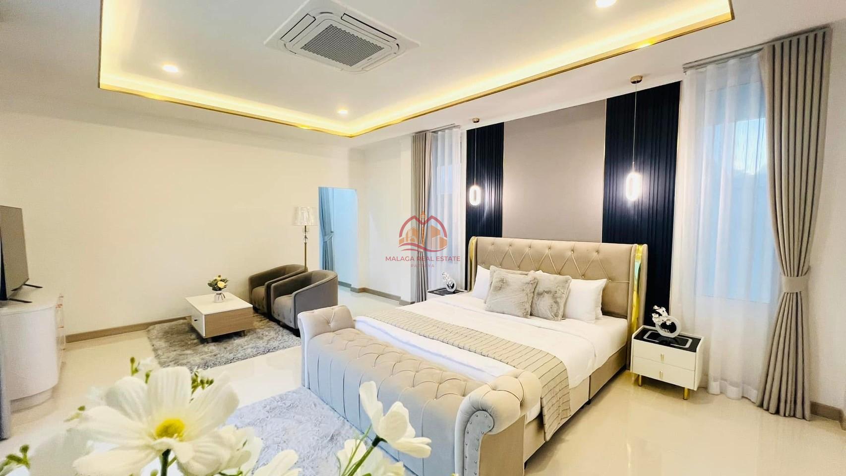 5 Bedrooms Luxury Modern Pool Villa