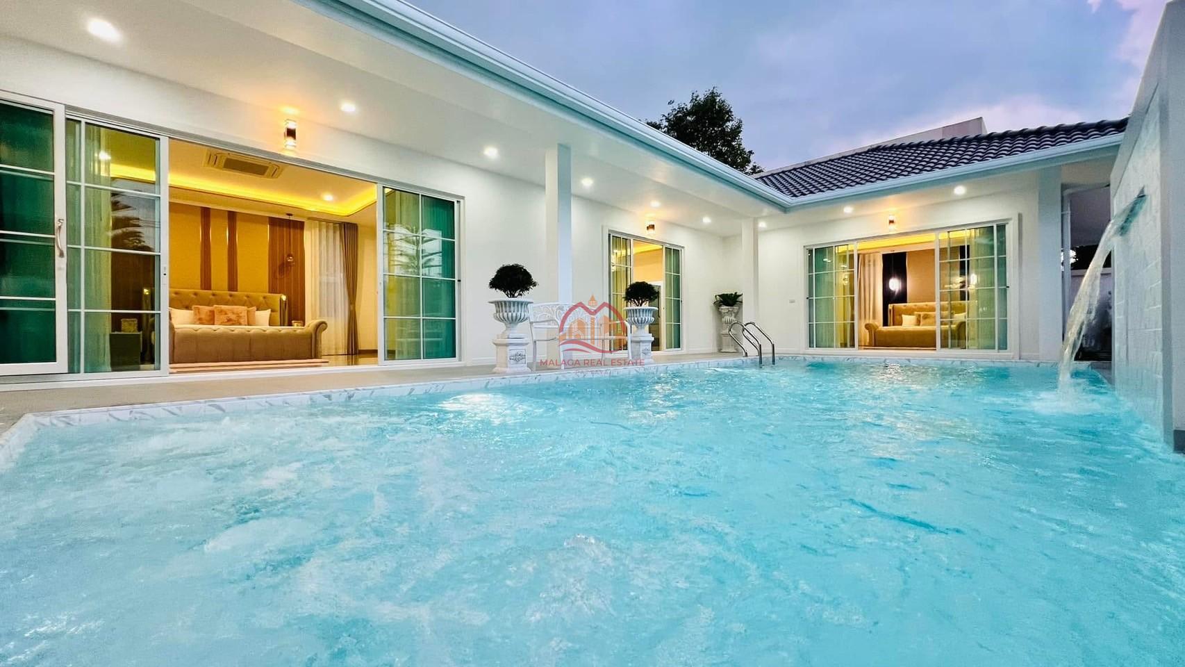 5 Bedrooms Luxury Modern Pool Villa