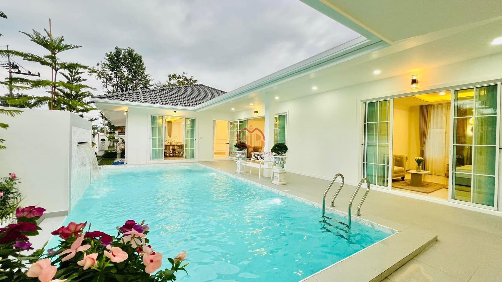 5 Bedrooms Luxury Modern Pool Villa