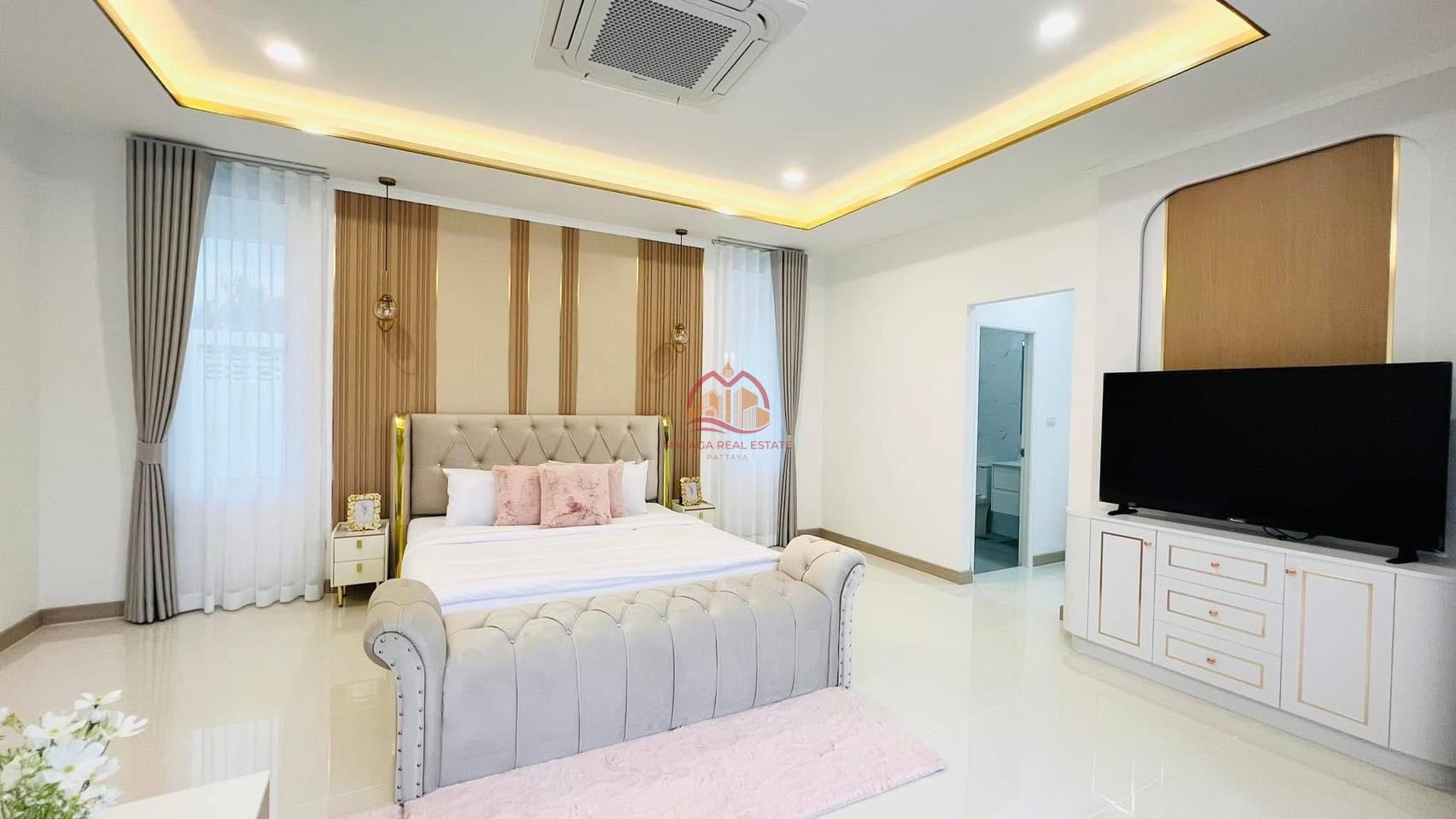 5 Bedrooms Luxury Modern Pool Villa