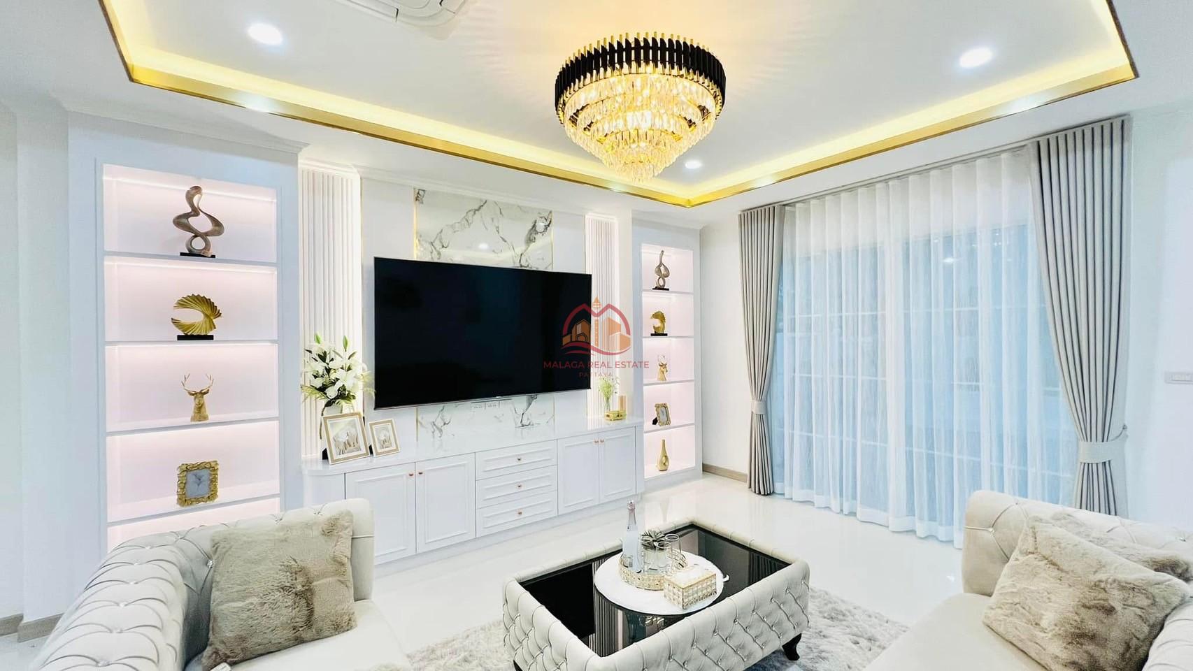 5 Bedrooms Luxury Modern Pool Villa